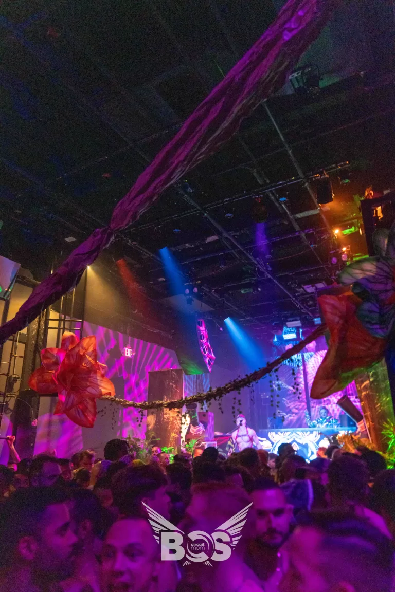 Welcome to the Jungle photo